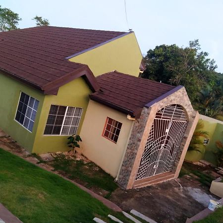Gables Vacation Rentals With Private Gated Parking Onsite Knockpatrick Buitenkant foto