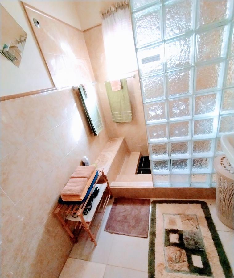 Gables Vacation Rentals With Private Gated Parking Onsite Knockpatrick Buitenkant foto