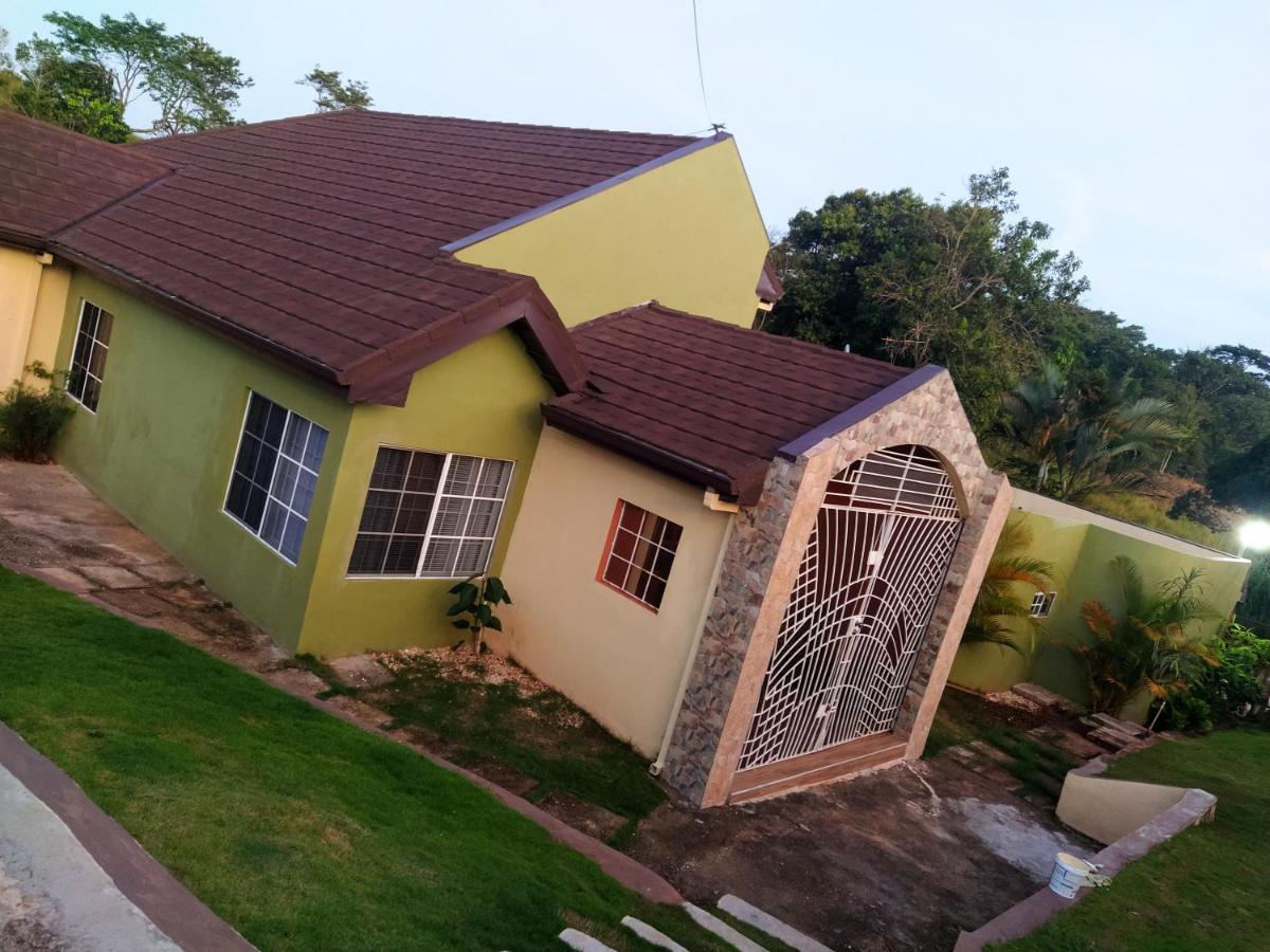 Gables Vacation Rentals With Private Gated Parking Onsite Knockpatrick Buitenkant foto