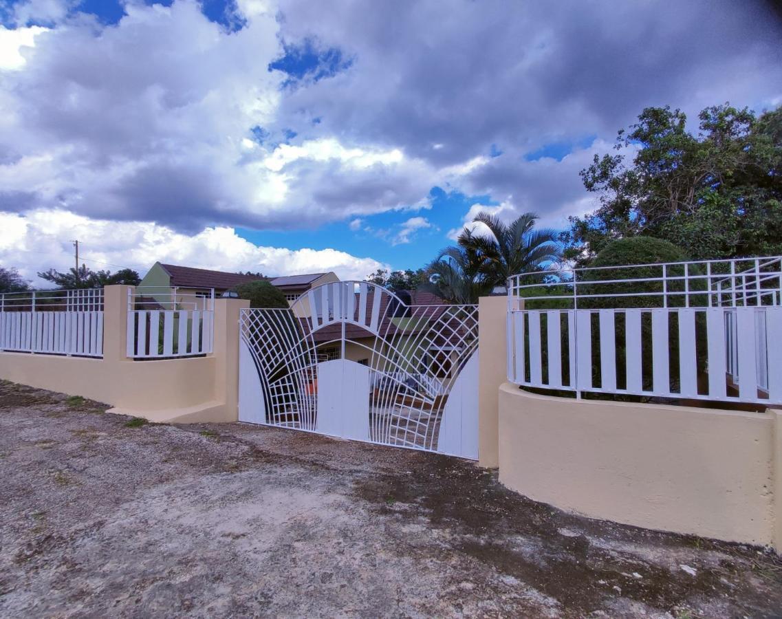 Gables Vacation Rentals With Private Gated Parking Onsite Knockpatrick Buitenkant foto