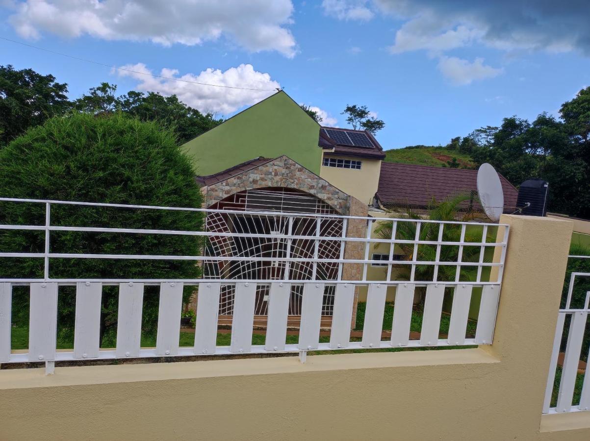Gables Vacation Rentals With Private Gated Parking Onsite Knockpatrick Buitenkant foto