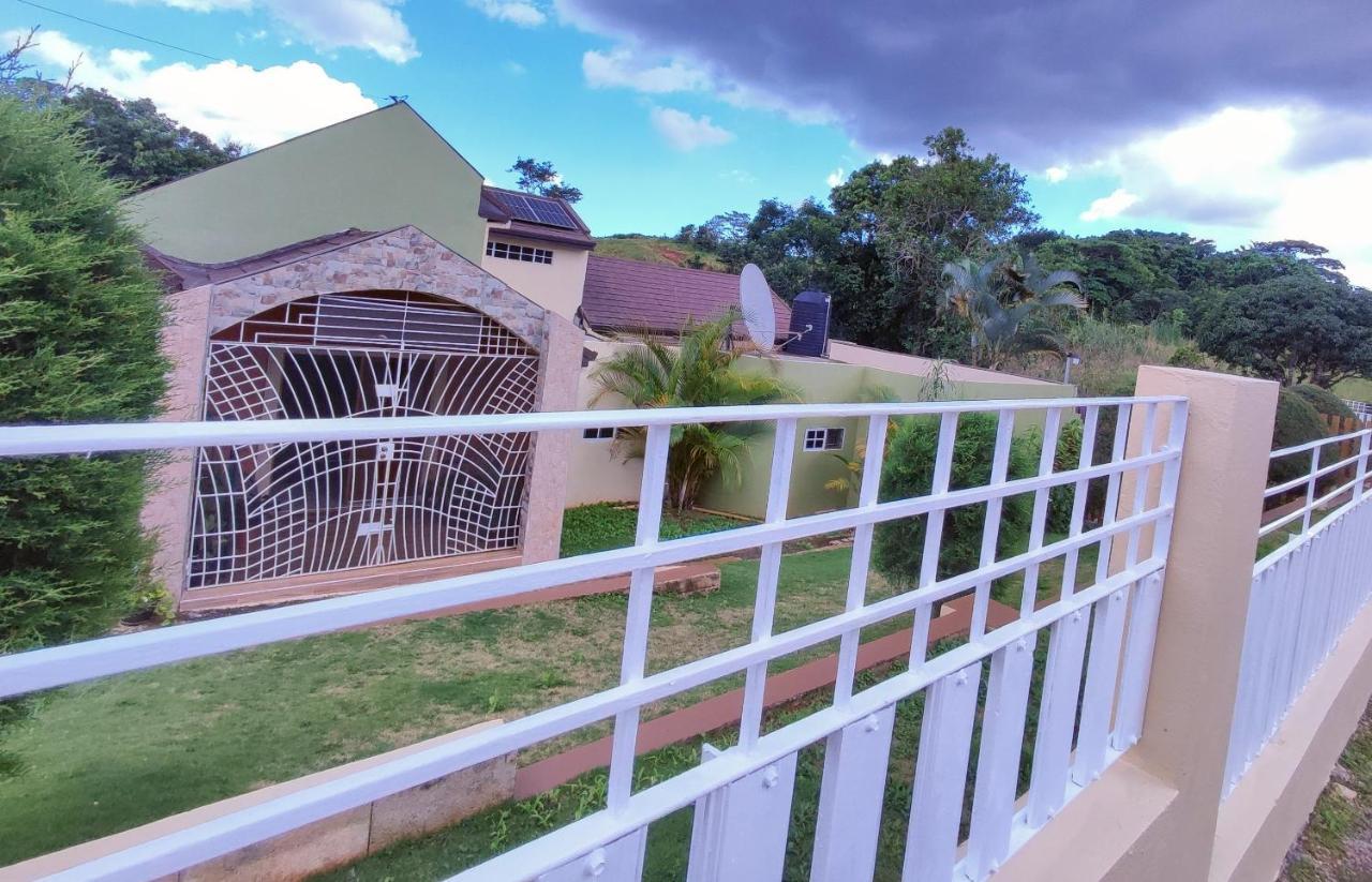 Gables Vacation Rentals With Private Gated Parking Onsite Knockpatrick Buitenkant foto