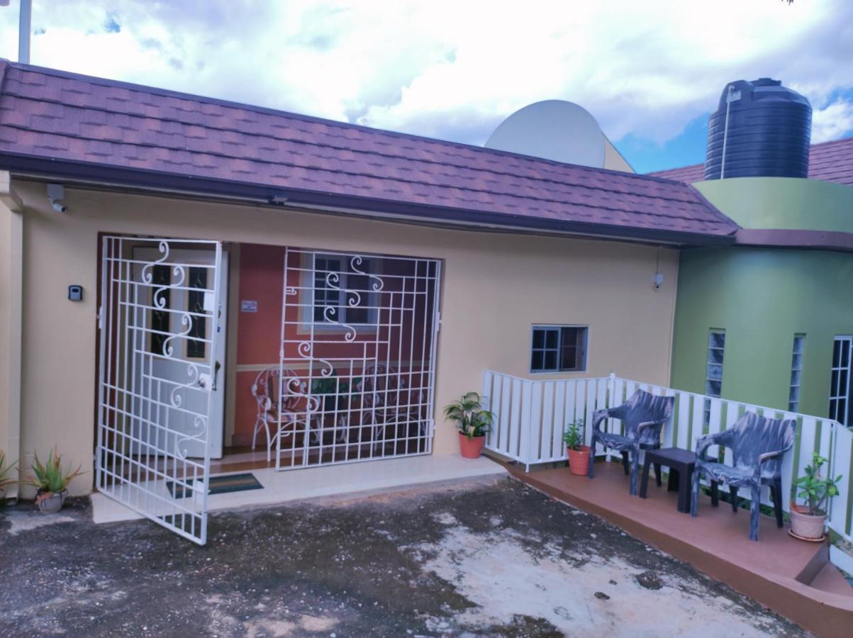 Gables Vacation Rentals With Private Gated Parking Onsite Knockpatrick Buitenkant foto