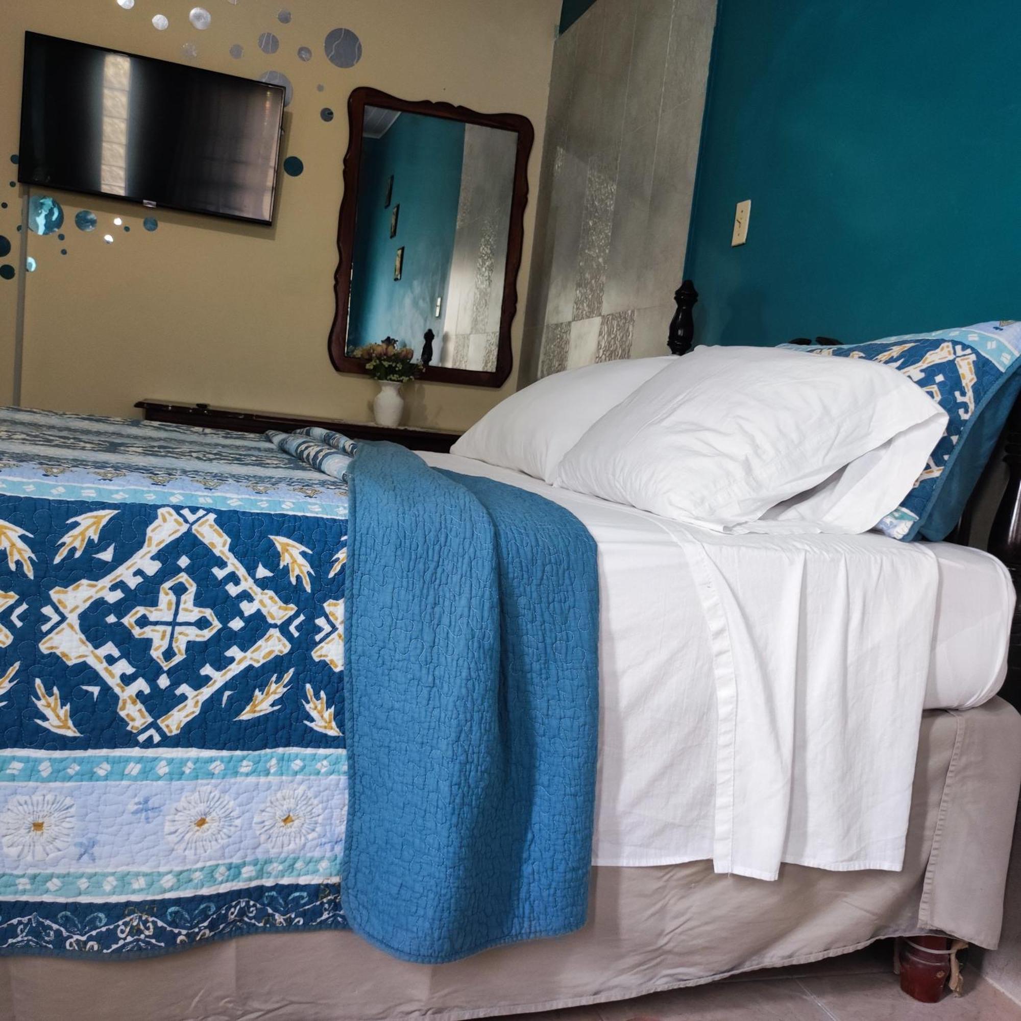 Gables Vacation Rentals With Private Gated Parking Onsite Knockpatrick Buitenkant foto