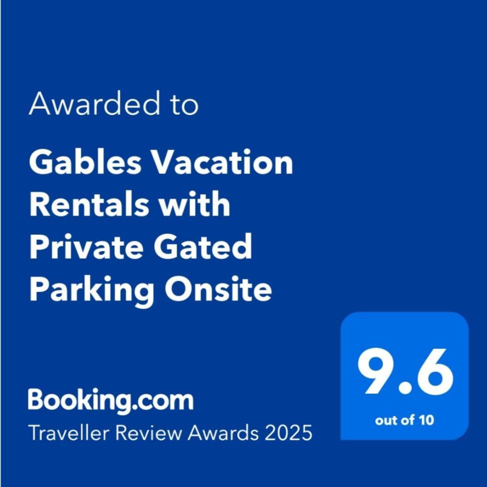 Gables Vacation Rentals With Private Gated Parking Onsite Knockpatrick Buitenkant foto